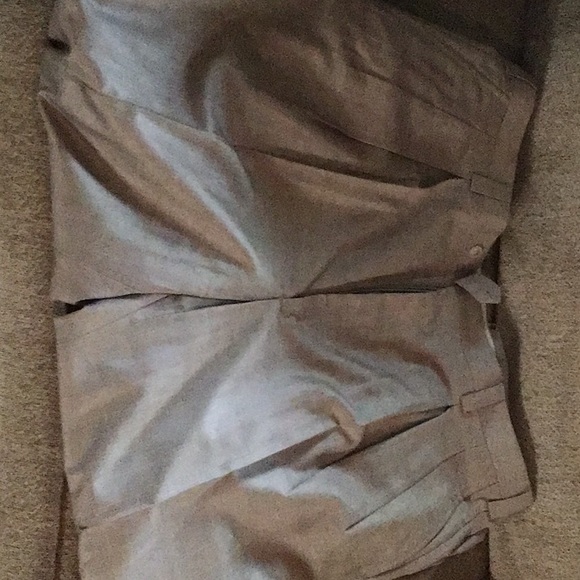 New Vicki Uomo 46L/40W Tan with strips suit. - Picture 6 of 8